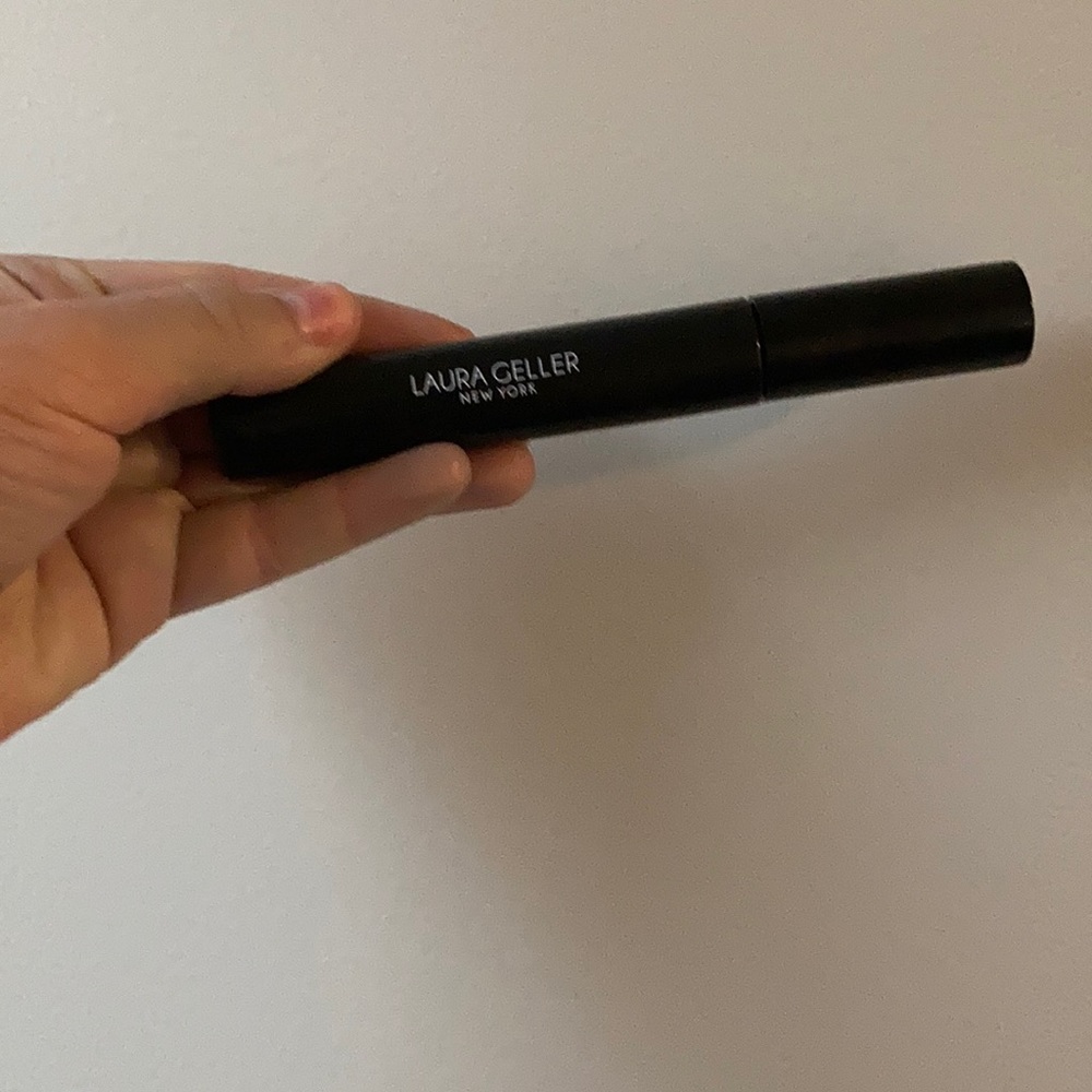 Mascara - Picture 2 of 7